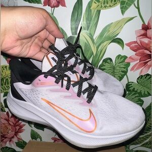 Nike Women's Zoom Winflo 7